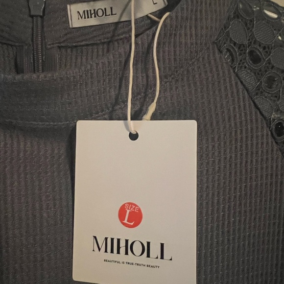 NWT top with sheer sleeves - Picture 2 of 5